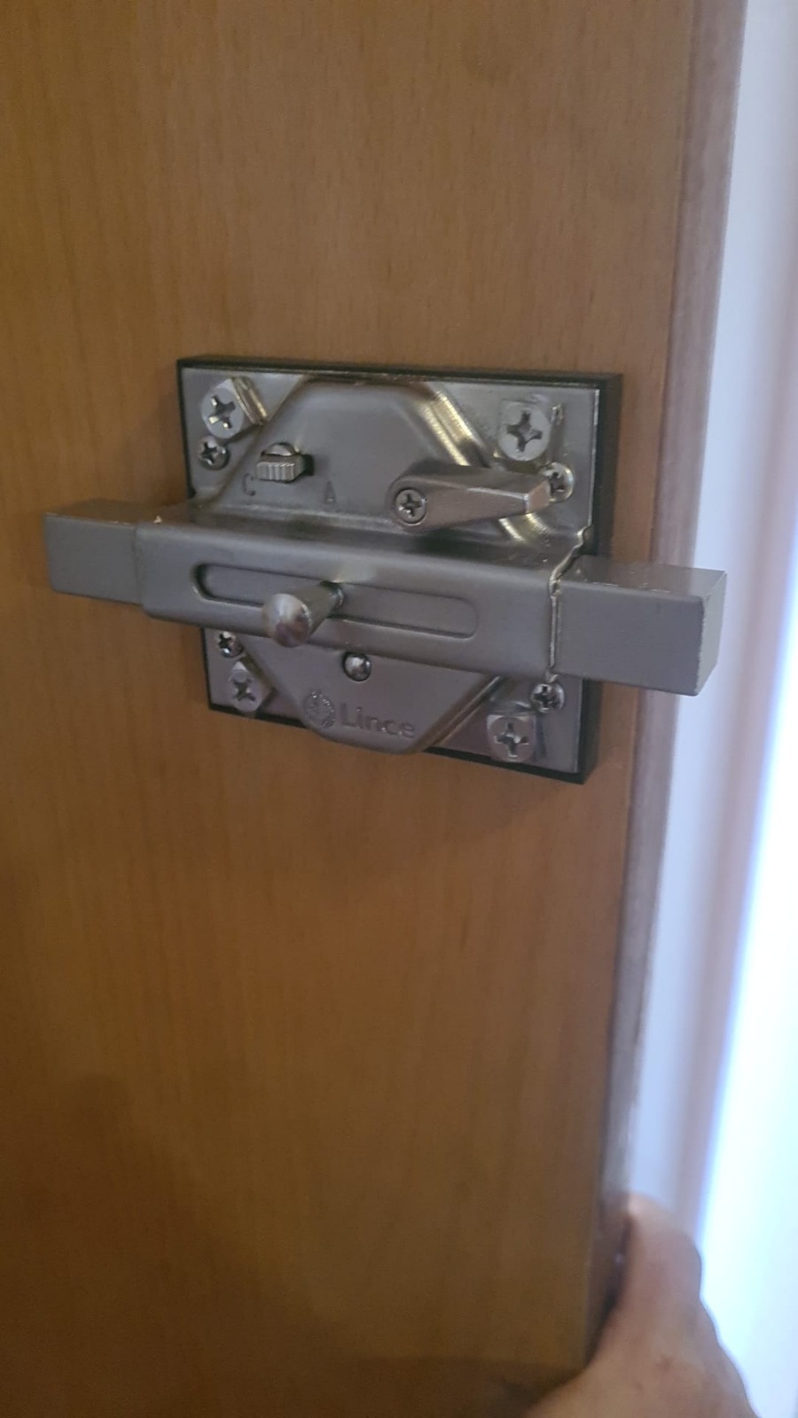 Cerrojo de seguridad Lince instalado